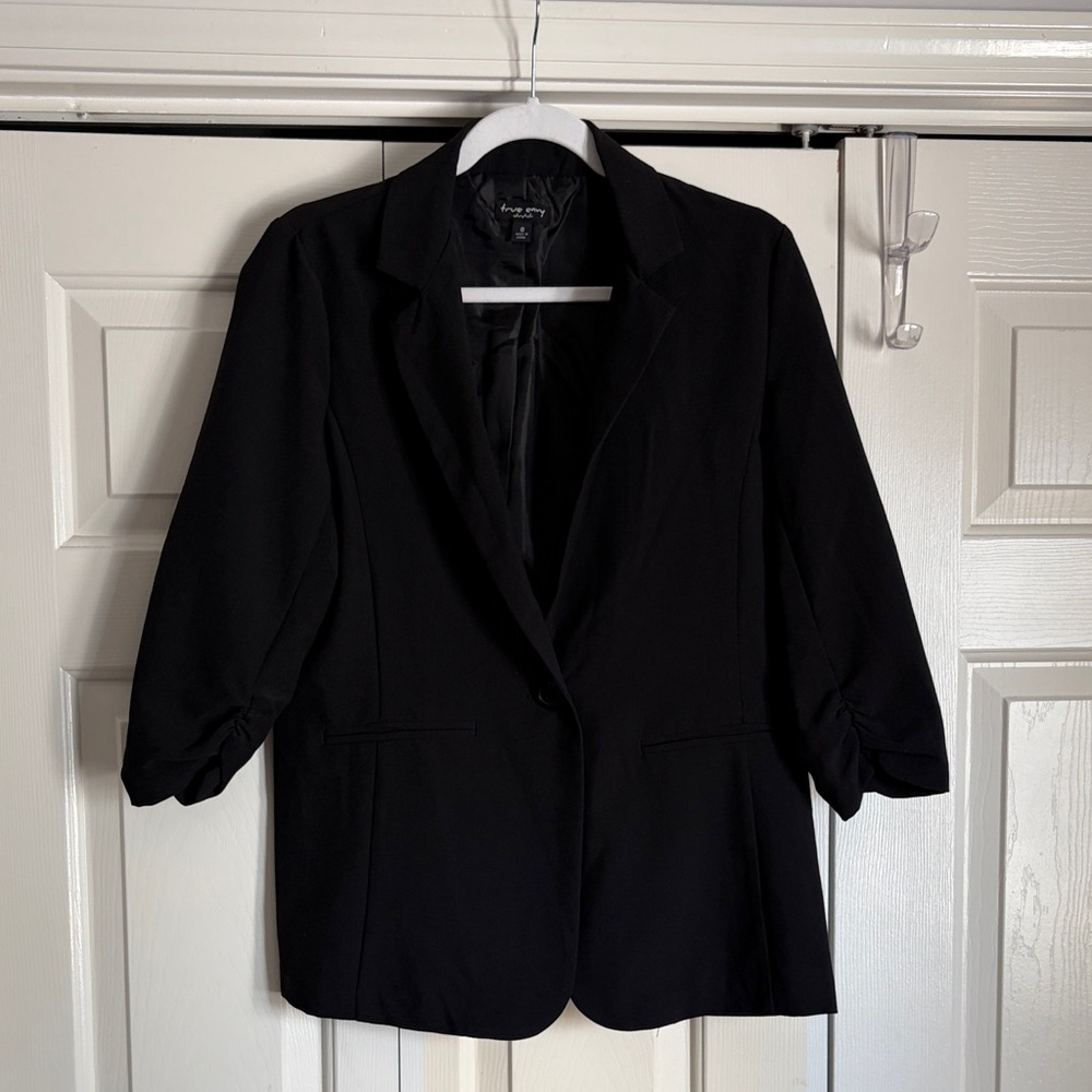 Black Three-Quarter Sleeve Tailored Blazer